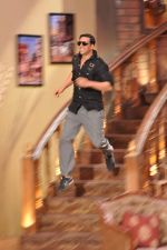 Akshay Kumar promote Once upon a time in Mumbai Dobara on the sets of Comedy Nights with Kapil in Filmcity on 1st Aug 2013 (196).JPG
